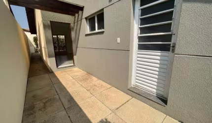 Casa com 2 dormitórios para alugar, 60 m² por R$ 3.050,00 - Jardim Adriana - Indaiatuba/SP