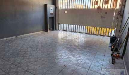 Belo sobrado, 125 m² de área construída, com  2 vagas e 4 dormitórios sendo 1 suíte