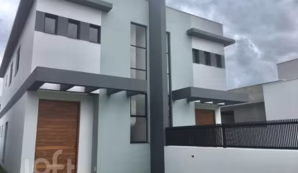 Casa com 3 quartos à venda na Rua Raimundo Starosky, 817, Carianos, Florianópolis, 127 m2 por R$ 980.000
