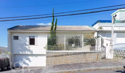 Casa com 4 quartos à venda na Rua Ivo Reis Montenegro, 46, Coqueiros, Florianópolis, 200 m2 por R$ 1.990.000