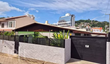 Casa com 3 quartos à venda na Jessé Fialho, 167, Saco dos Limões, Florianópolis, 95 m2 por R$ 1.400.000