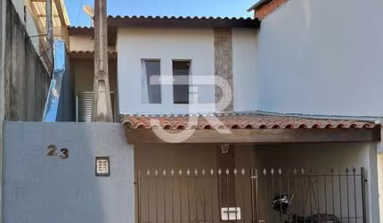 Casa à venda no bairro Reneville em Mairinque/SP