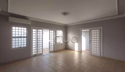 Casa com 3 dormitórios à venda, 204 m² por R$ 735.000,00 - Vila Independência - Piracicaba/SP