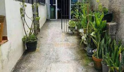 Casa térrea com salão comercial