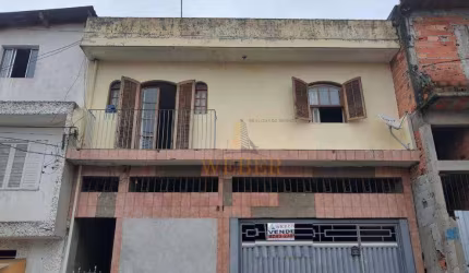 Sobrado 180m2 com 3 casas e salão comercial, ideal para renda.