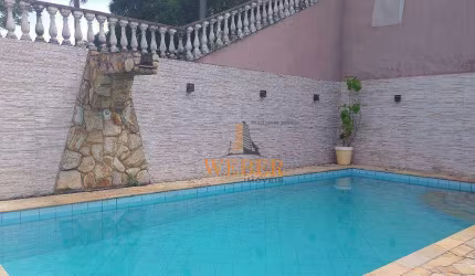 Linda casa com piscina e casa de renda