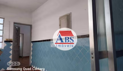 casa com duas lojas e uma edícula