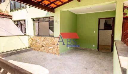 Sobrado com 3 dormitórios à venda, 99 m² por R$ 350.000 - Vila São Jorge - São Vicente/SP