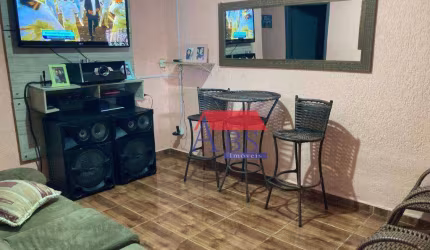 Casa com 2 dormitórios. Aceita FGTS e financiamento.