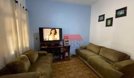 Casa com 2 dormitórios. Aceita FGTS e financiamento.