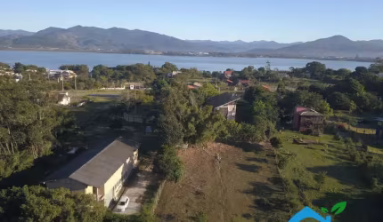 Casa para venda e lindo terreno na praia do Rosa.