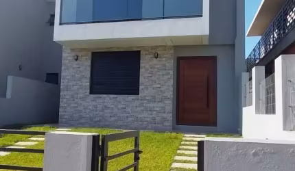 Casa à venda em Garopaba, três (03) dormitórios e financiável.