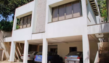 Casa tipo para venda com 4 quartos, sendo 2 suítes, 366m²