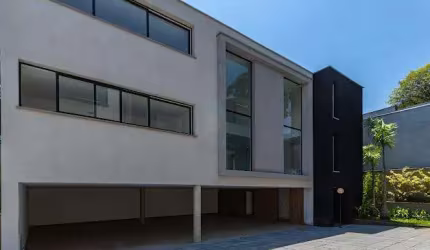 Casa em condomínio para venda com 4 quartos, sendo 4 suítes, 712m²