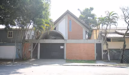 Sobrado para venda com 4 quartos, sendo 2 suítes, 390m²
