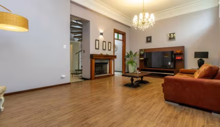 Casa tipo para venda com 3 quartos, sendo 3 suítes, 239m²