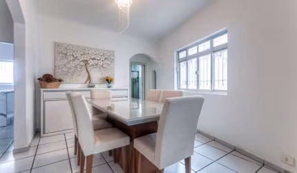 Casa tipo para venda com 5 quartos, sendo 1 suíte, 388m²