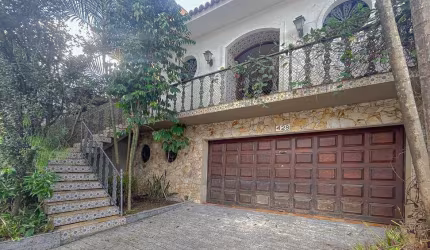 Casa tipo para venda com 4 quartos, sendo 3 suítes, 216m²
