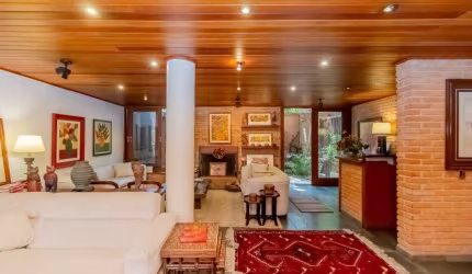 Casa tipo para venda com 4 quartos, sendo 2 suítes, 310m²