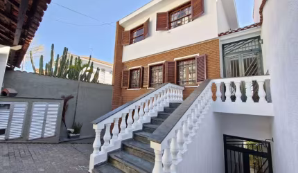 Sobrado para venda com 4 quartos, sendo 2 suítes, 210m²