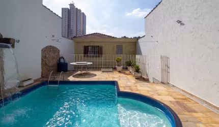 Sobrado para venda com 3 quartos, sendo 1 suíte, 244m²