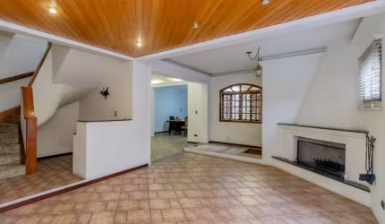 Casa tipo para venda com 5 quartos, sendo 5 suítes, 425m²