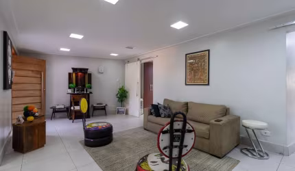 Casa tipo para venda com 3 quartos, sendo 1 suíte, 220m²