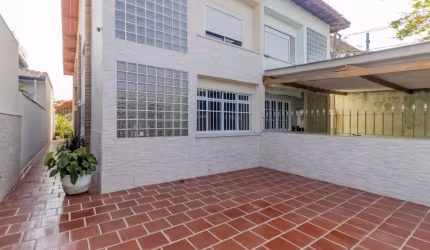 Casa tipo para venda com 3 quartos, sendo 1 suíte, 151m²