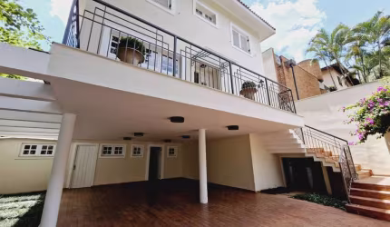 Casa em condomínio para venda com 4 quartos, sendo 4 suítes, 329m²
