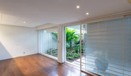 Sobrado para venda com 3 quartos, sendo 1 suíte, 216m²