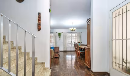Sobrado para venda com 3 quartos, sendo 1 suíte, 242m²