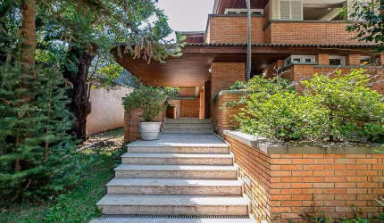 Casa tipo para venda com 4 quartos, sendo 4 suítes, 1,023m²