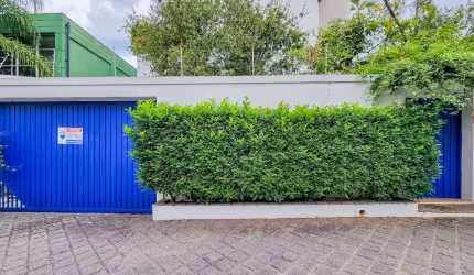 Sobrado para venda com 6 quartos, sendo 6 suítes, 360m²