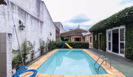 Casa tipo para venda com 3 quartos, sendo 3 suítes, 190m²