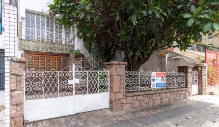 Casa tipo para venda com 3 quartos, sendo 1 suíte, 335m²