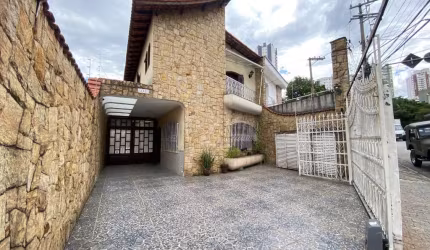 Sobrado para venda com 5 quartos, sendo 2 suítes, 282m²