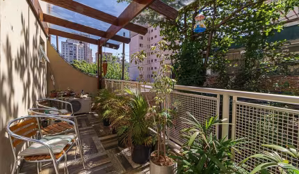Casa de vila para venda com 4 quartos, sendo 4 suítes, 270m²