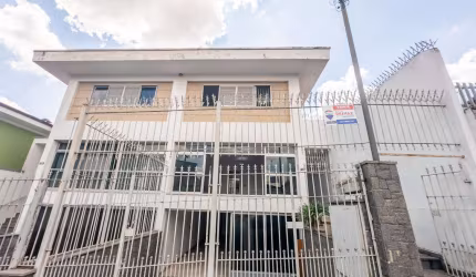 Sobrado para venda com 3 quartos, sendo 1 suíte, 200m²