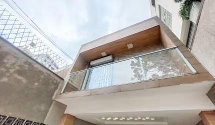 Sobrado para venda com 4 quartos, sendo 4 suítes, 200m²