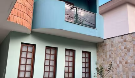 Sobrado para venda com 3 quartos, sendo 1 suíte, 200m²