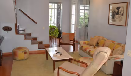 Casa tipo para venda com 4 quartos, sendo 1 suíte, 180m²