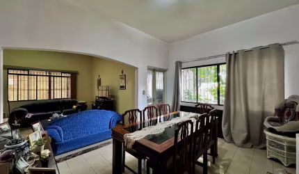 Casa tipo para venda com 4 quartos, sendo 2 suítes, 316m²