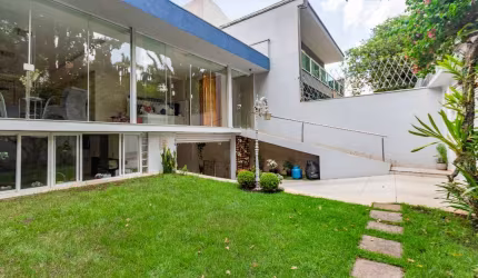 Casa tipo para venda com 6 quartos, sendo 4 suítes, 530m²