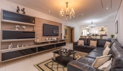 Sobrado para venda com 3 quartos, sendo 3 suítes, 240m²
