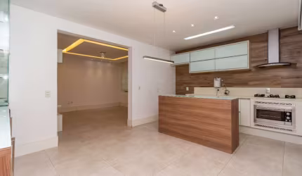 Sobrado para venda com 2 quartos, sendo 2 suítes, 154m²