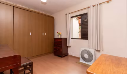 Casa tipo para venda com 3 quartos, 252m²