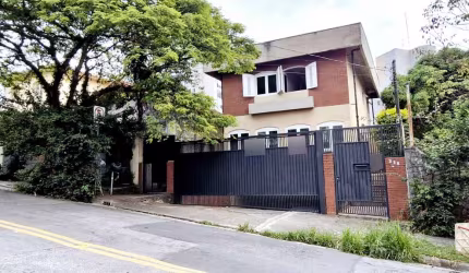 Sobrado para venda com 4 quartos, sendo 1 suíte, 300m²