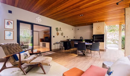 Casa tipo para venda com 4 quartos, sendo 1 suíte, 289m²