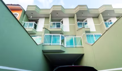 Sobrado para venda com 3 quartos, sendo 1 suíte, 132m²