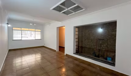 Sobrado para venda com 3 quartos, sendo 1 suíte, 140m²